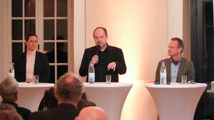 Die drei anwesenden Wahlkreiskandidaten der Rheinisch-Bergischen Kreis bei der Vorstellung.